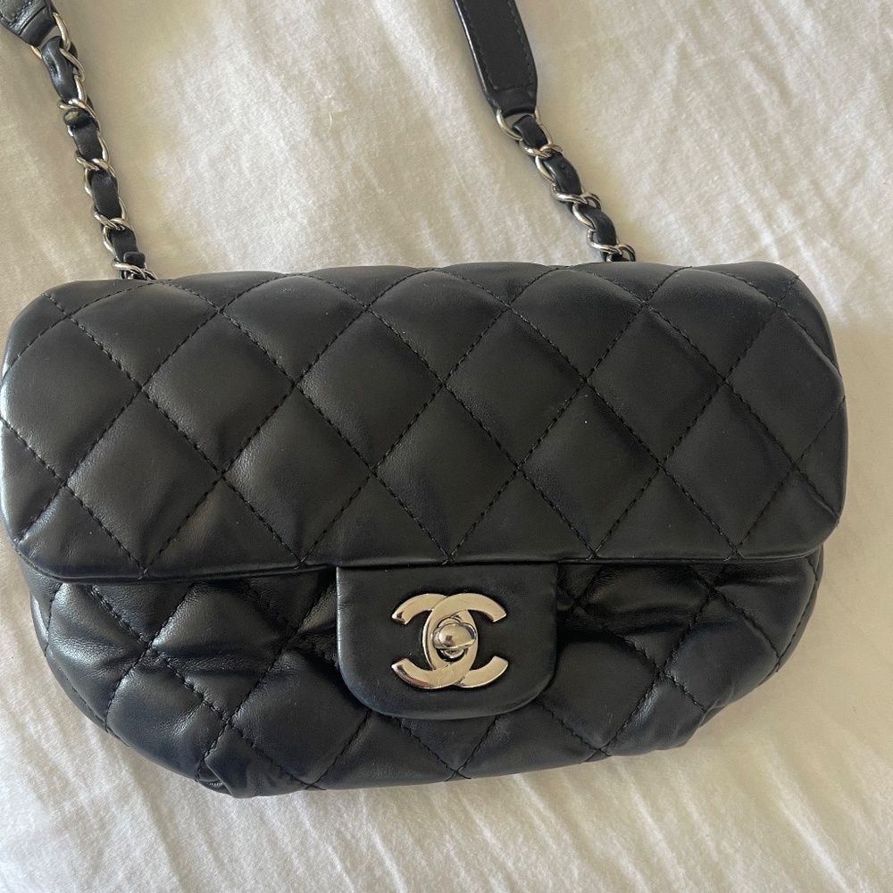 Authentic Chanel Uniform Black Leather Quilted Belt Bum Bag Sling - Picture 2 of 7